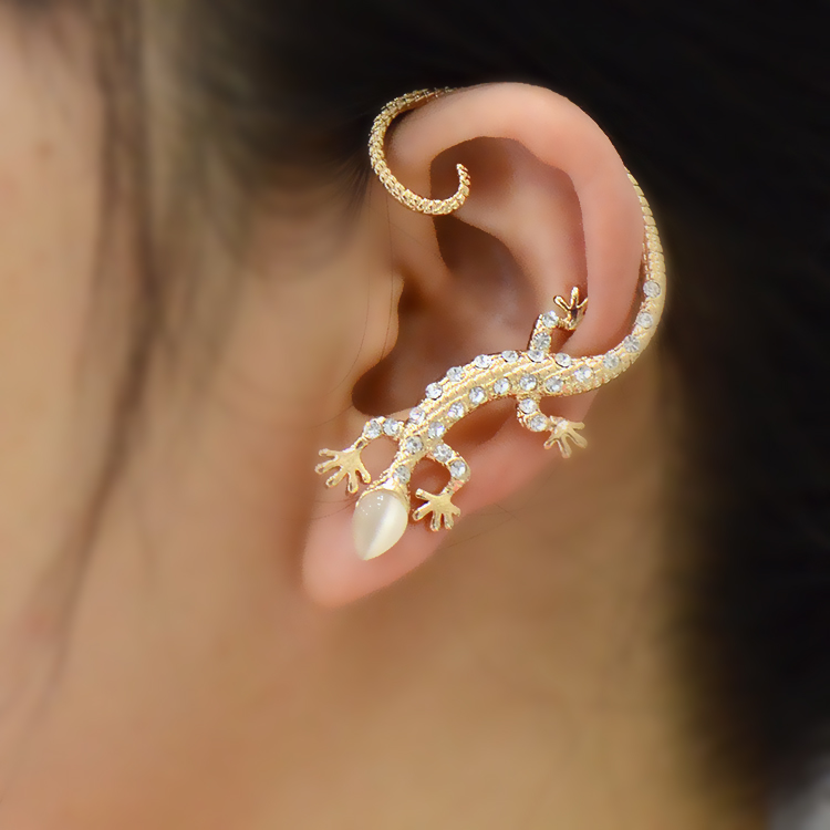 [Opal rhinestone lizard] Ear cuff